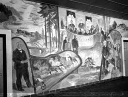 Måleri på vägg, motiv: Män och kvinnor.
Fotografens ant:Kons