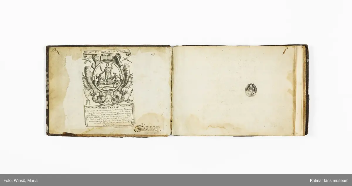 KLM 21068. Notbok, handskrift. 34 blad (68 sidor). Tvärformat. Brunt helt skinnband med präglad gulddekor på ryggen. På pärmens insida en namnteckning: O:F:Stålhammar, samt påklistrad reklametikett i kopparstick för pappershandlare Maingueneau i Paris 1697. På försättsbladet stämplat i svart med Stålhammarska vapnet. 

Handskriften påbörjad från bokens båda sidor. Den första delen består av tabulaturer för barockluta (bild 8-30 illustrerar denna del av boken). På försättsbladet till andra delen av boken: A la Viole de Gambe samt Otto Fried Stålhammar (bild 31 och framåt illustrerar denna delen av boken).