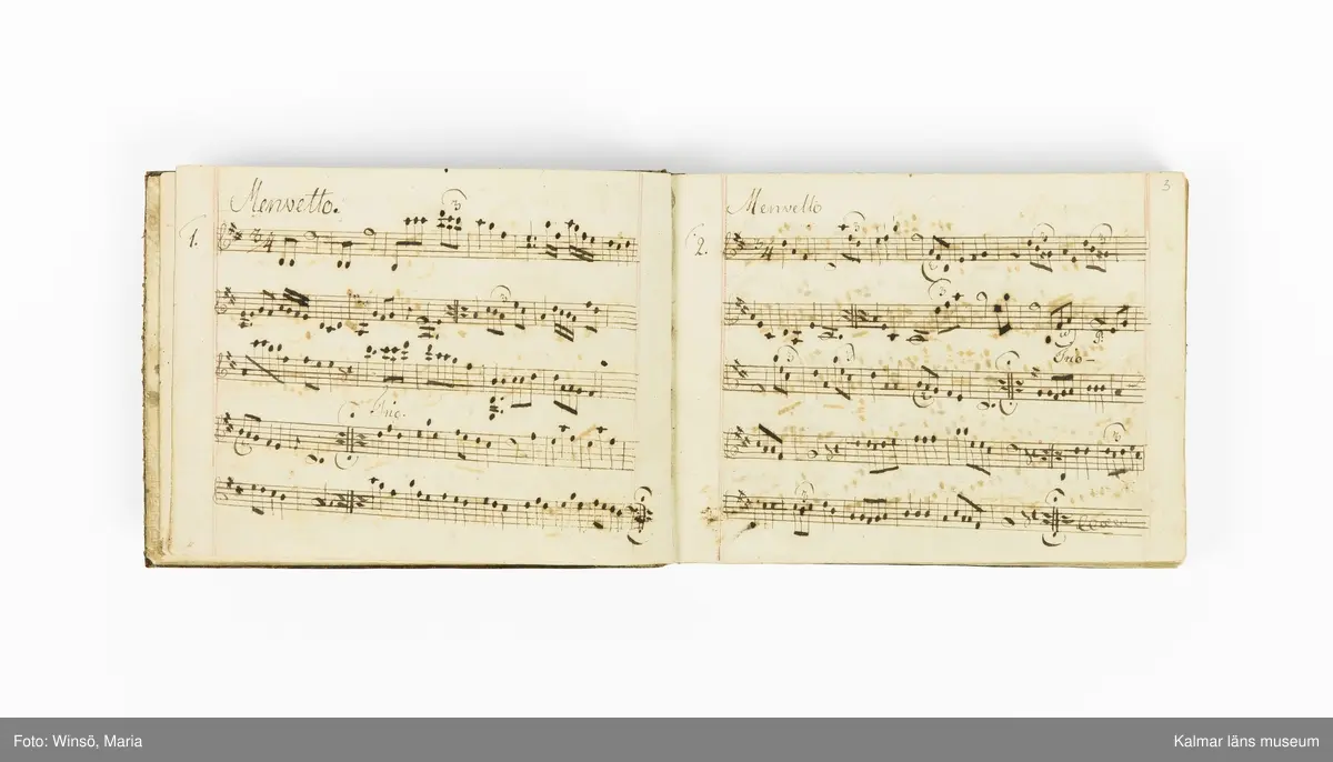 KLM 21071. Notbok, handskrift. Tvärformat. Helt skinnband med marmorering samt guldpräglade dekorelement. På pärmens framsida: VIOLINO PRIMO. På försättsbladet: I:N:J:C. samt Adam Lorentz Stålhammar ao 1773. Därefter handskrivna kompositioner, menuetter.