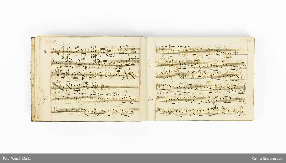 KLM 21071. Notbok, handskrift. Tvärformat. Helt skinnband med marmorering samt guldpräglade dekorelement. På pärmens framsida: VIOLINO PRIMO. På försättsbladet: I:N:J:C. samt Adam Lorentz Stålhammar ao 1773. Därefter handskrivna kompositioner, menuetter.