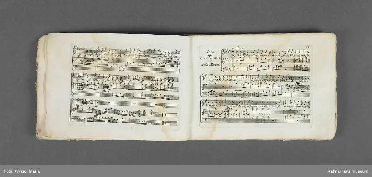 KLM 21069:1. Notbok, tryck. Av papper. På omslaget: Musikaliskt Tidsfördrif för år 1802. Stockholm och Kongl. Priviligierade Not-Tryckeriet. Tvärformat. Sidor 77-80 saknas. Kompositioner av bl.a. Naumann, Della-Maria, Åhlström.