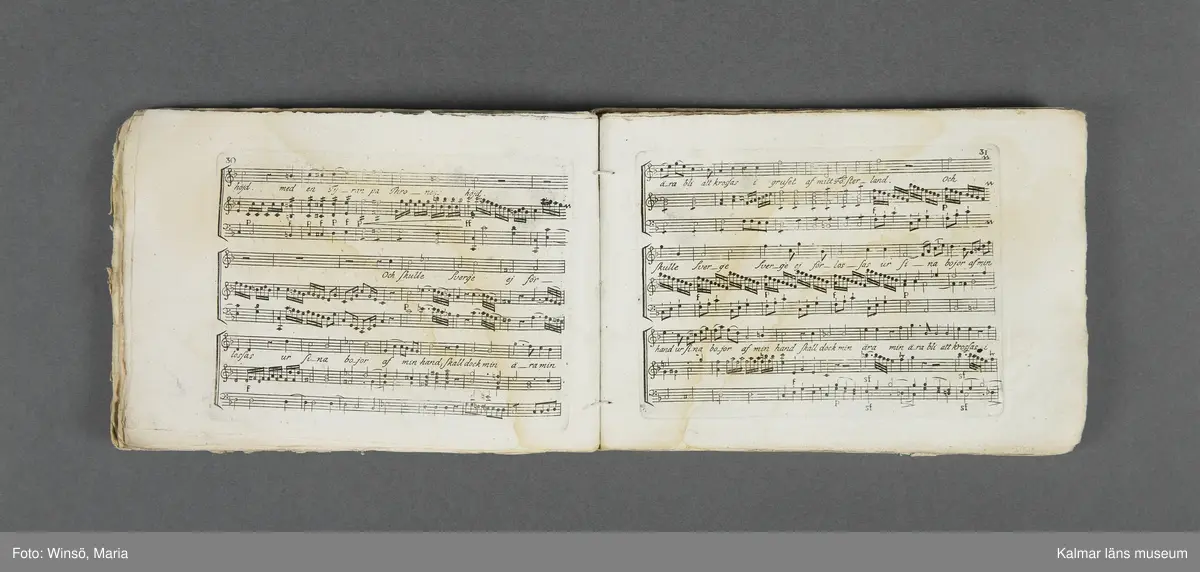 KLM 21069:1. Notbok, tryck. Av papper. På omslaget: Musikaliskt Tidsfördrif för år 1802. Stockholm och Kongl. Priviligierade Not-Tryckeriet. Tvärformat. Sidor 77-80 saknas. Kompositioner av bl.a. Naumann, Della-Maria, Åhlström.