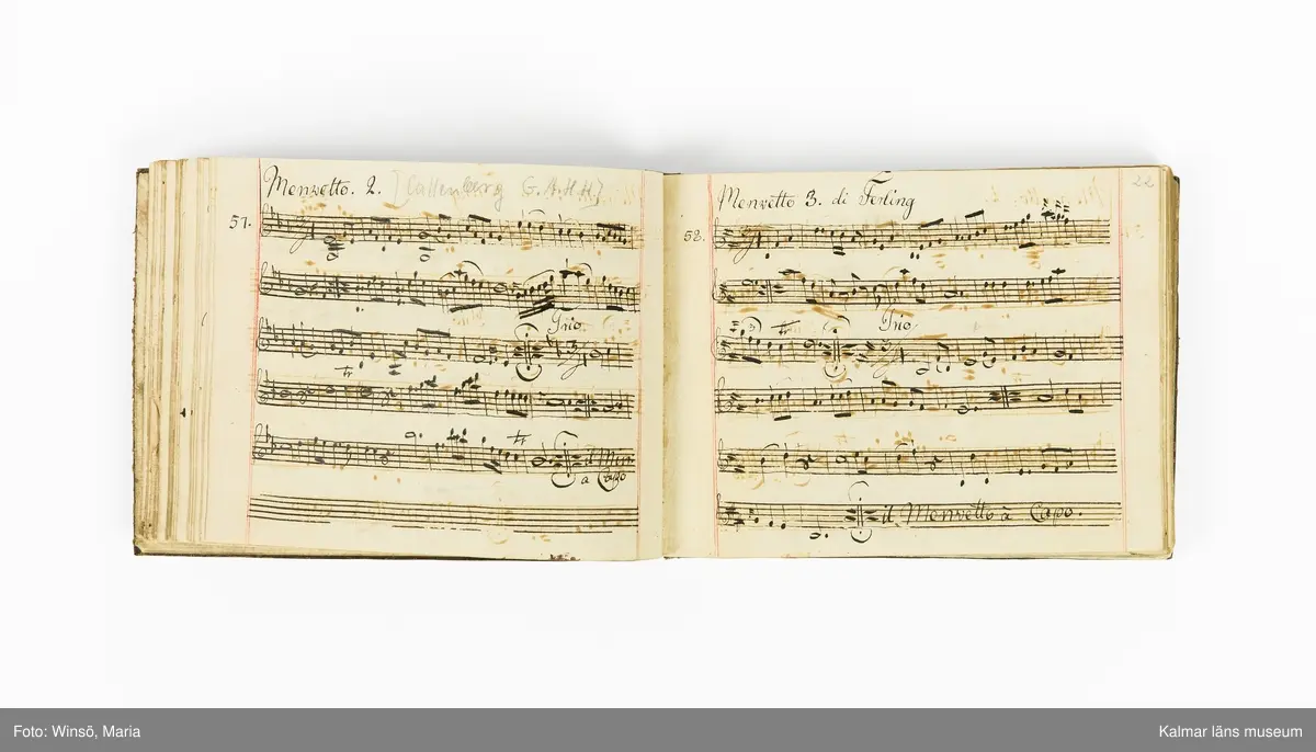 KLM 21071. Notbok, handskrift. Tvärformat. Helt skinnband med marmorering samt guldpräglade dekorelement. På pärmens framsida: VIOLINO PRIMO. På försättsbladet: I:N:J:C. samt Adam Lorentz Stålhammar ao 1773. Därefter handskrivna kompositioner, menuetter.