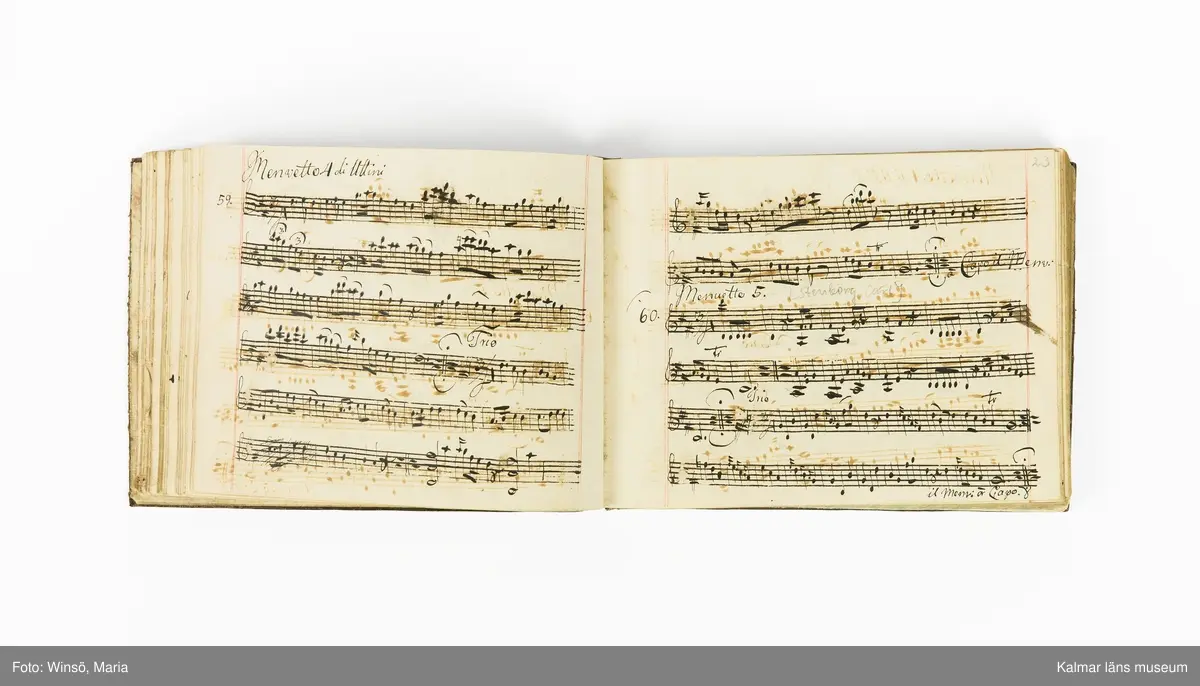 KLM 21071. Notbok, handskrift. Tvärformat. Helt skinnband med marmorering samt guldpräglade dekorelement. På pärmens framsida: VIOLINO PRIMO. På försättsbladet: I:N:J:C. samt Adam Lorentz Stålhammar ao 1773. Därefter handskrivna kompositioner, menuetter.