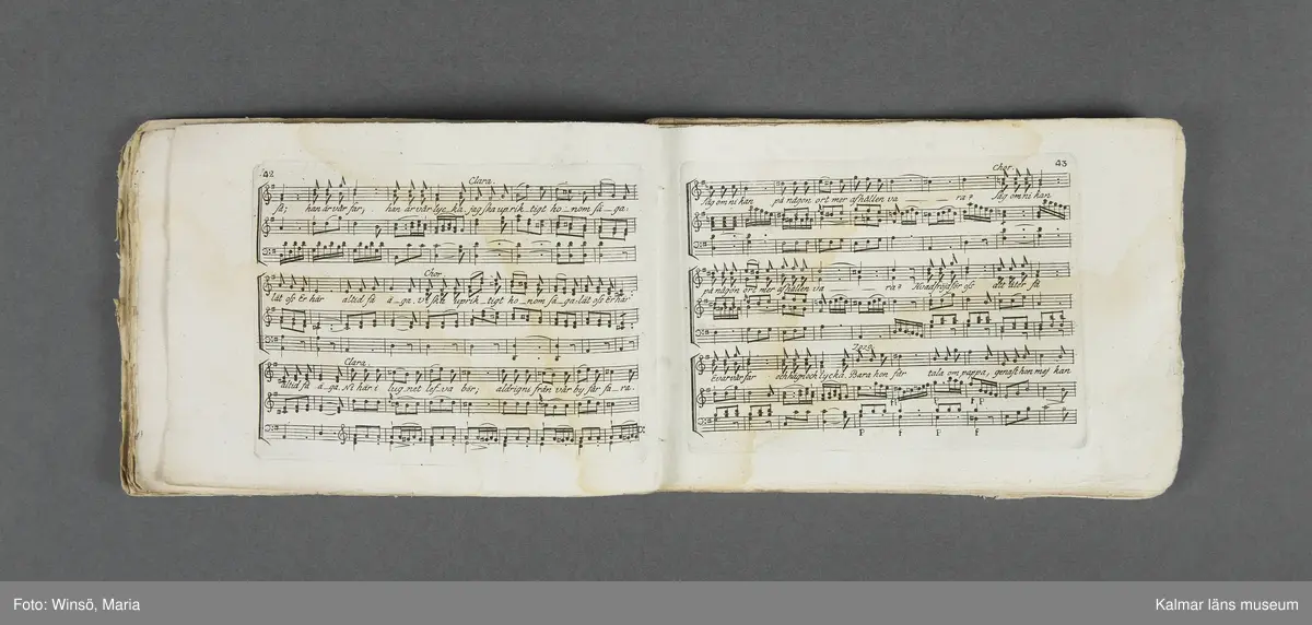 KLM 21069:1. Notbok, tryck. Av papper. På omslaget: Musikaliskt Tidsfördrif för år 1802. Stockholm och Kongl. Priviligierade Not-Tryckeriet. Tvärformat. Sidor 77-80 saknas. Kompositioner av bl.a. Naumann, Della-Maria, Åhlström.