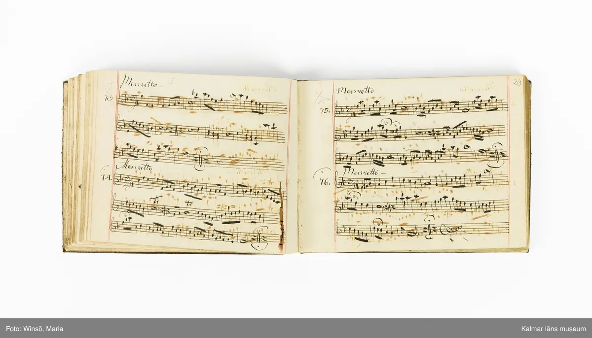 KLM 21071. Notbok, handskrift. Tvärformat. Helt skinnband med marmorering samt guldpräglade dekorelement. På pärmens framsida: VIOLINO PRIMO. På försättsbladet: I:N:J:C. samt Adam Lorentz Stålhammar ao 1773. Därefter handskrivna kompositioner, menuetter.