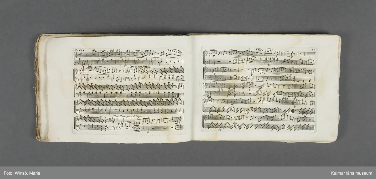 KLM 21069:1. Notbok, tryck. Av papper. På omslaget: Musikaliskt Tidsfördrif för år 1802. Stockholm och Kongl. Priviligierade Not-Tryckeriet. Tvärformat. Sidor 77-80 saknas. Kompositioner av bl.a. Naumann, Della-Maria, Åhlström.