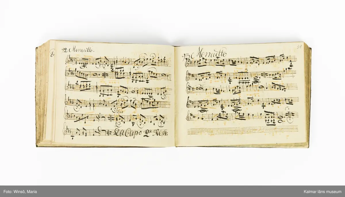 KLM 21071. Notbok, handskrift. Tvärformat. Helt skinnband med marmorering samt guldpräglade dekorelement. På pärmens framsida: VIOLINO PRIMO. På försättsbladet: I:N:J:C. samt Adam Lorentz Stålhammar ao 1773. Därefter handskrivna kompositioner, menuetter.