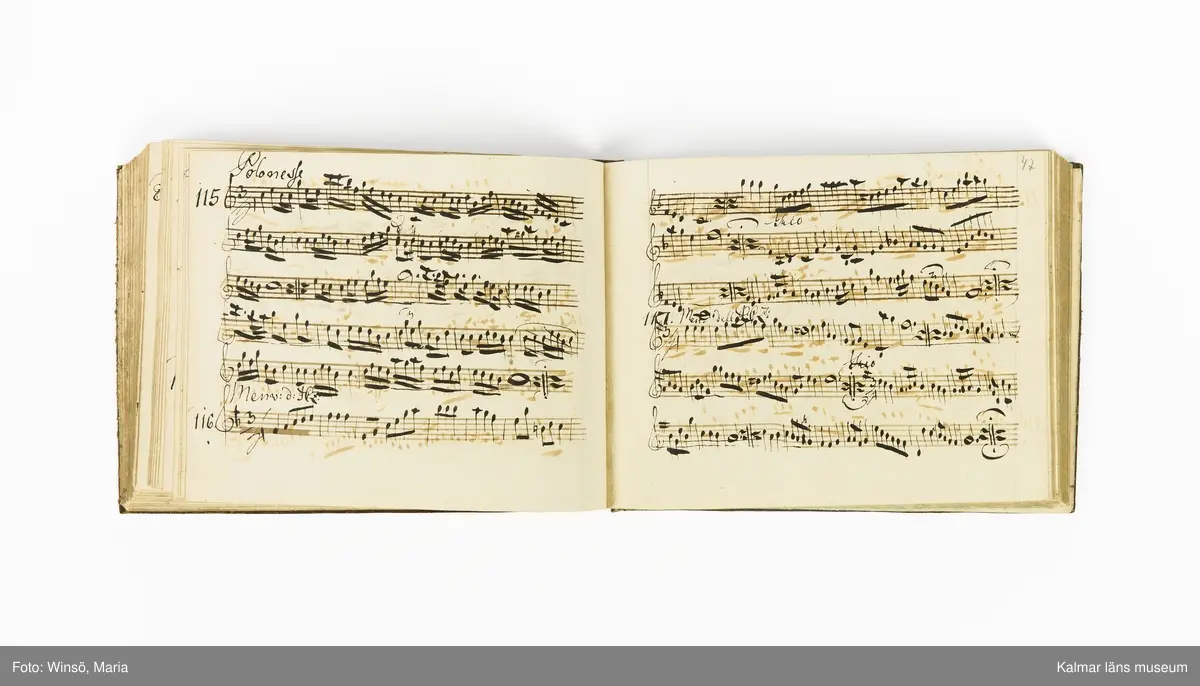 KLM 21071. Notbok, handskrift. Tvärformat. Helt skinnband med marmorering samt guldpräglade dekorelement. På pärmens framsida: VIOLINO PRIMO. På försättsbladet: I:N:J:C. samt Adam Lorentz Stålhammar ao 1773. Därefter handskrivna kompositioner, menuetter.