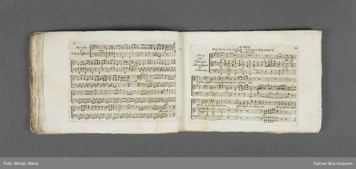 KLM 21069:1. Notbok, tryck. Av papper. På omslaget: Musikaliskt Tidsfördrif för år 1802. Stockholm och Kongl. Priviligierade Not-Tryckeriet. Tvärformat. Sidor 77-80 saknas. Kompositioner av bl.a. Naumann, Della-Maria, Åhlström.