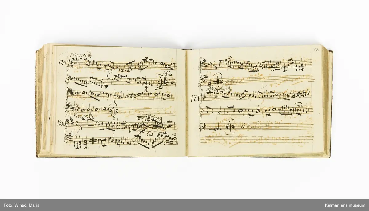 KLM 21071. Notbok, handskrift. Tvärformat. Helt skinnband med marmorering samt guldpräglade dekorelement. På pärmens framsida: VIOLINO PRIMO. På försättsbladet: I:N:J:C. samt Adam Lorentz Stålhammar ao 1773. Därefter handskrivna kompositioner, menuetter.