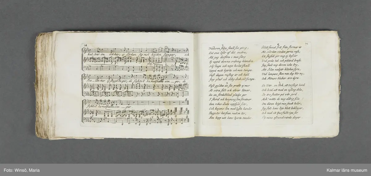 KLM 21069:1. Notbok, tryck. Av papper. På omslaget: Musikaliskt Tidsfördrif för år 1802. Stockholm och Kongl. Priviligierade Not-Tryckeriet. Tvärformat. Sidor 77-80 saknas. Kompositioner av bl.a. Naumann, Della-Maria, Åhlström.
