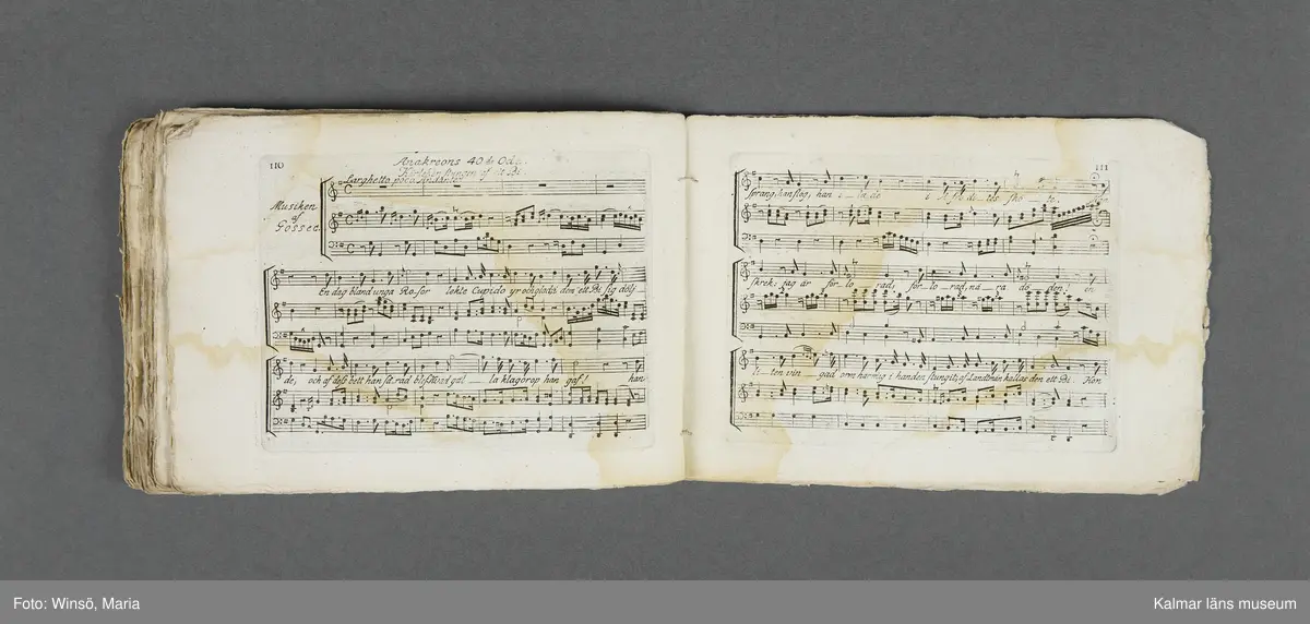 KLM 21069:1. Notbok, tryck. Av papper. På omslaget: Musikaliskt Tidsfördrif för år 1802. Stockholm och Kongl. Priviligierade Not-Tryckeriet. Tvärformat. Sidor 77-80 saknas. Kompositioner av bl.a. Naumann, Della-Maria, Åhlström.