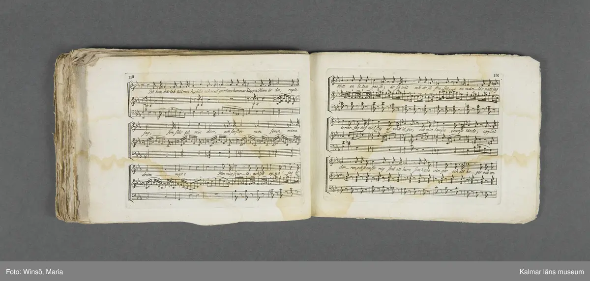 KLM 21069:1. Notbok, tryck. Av papper. På omslaget: Musikaliskt Tidsfördrif för år 1802. Stockholm och Kongl. Priviligierade Not-Tryckeriet. Tvärformat. Sidor 77-80 saknas. Kompositioner av bl.a. Naumann, Della-Maria, Åhlström.
