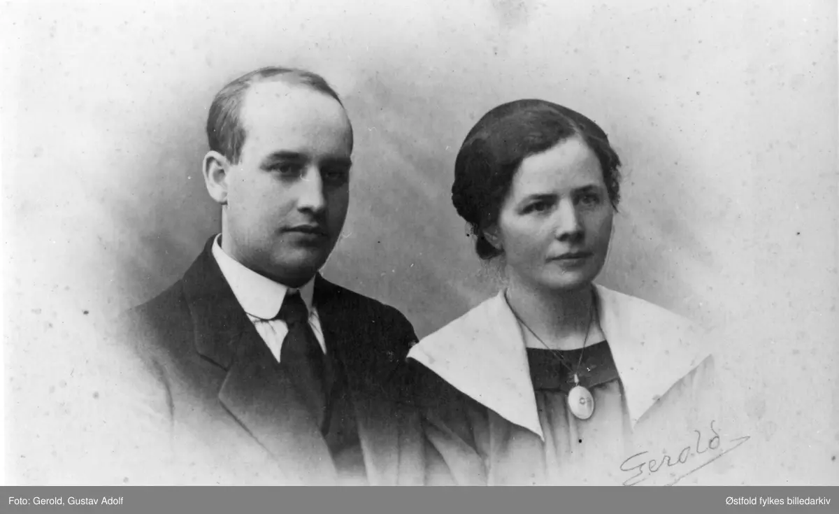 Portrett av pastor Ludwig Christian Inniss Schübeler og kona Gerda. Vikarprest i Varteig fra 1916 til 1918.