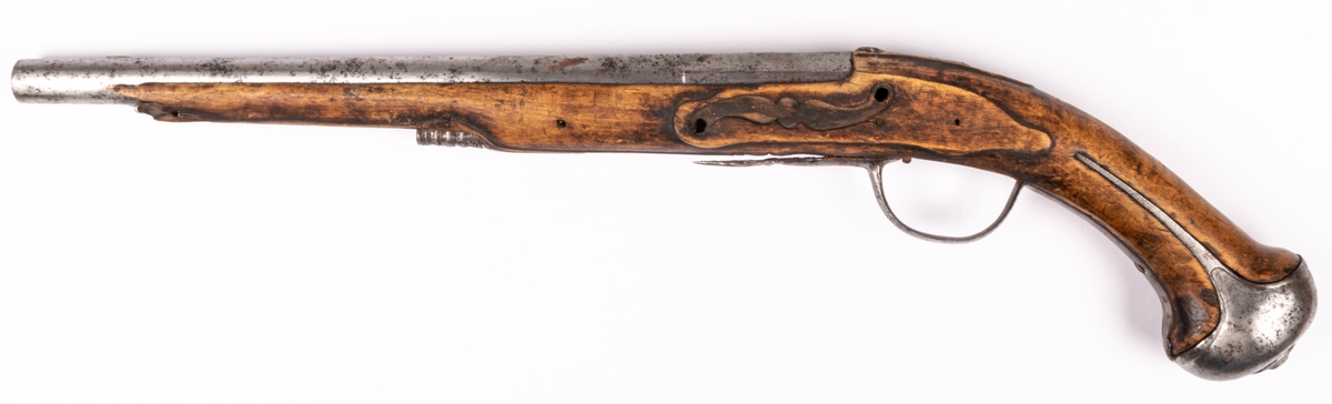 Ryttarpistol, defekt, låset saknas, pipan ålderdomlig.