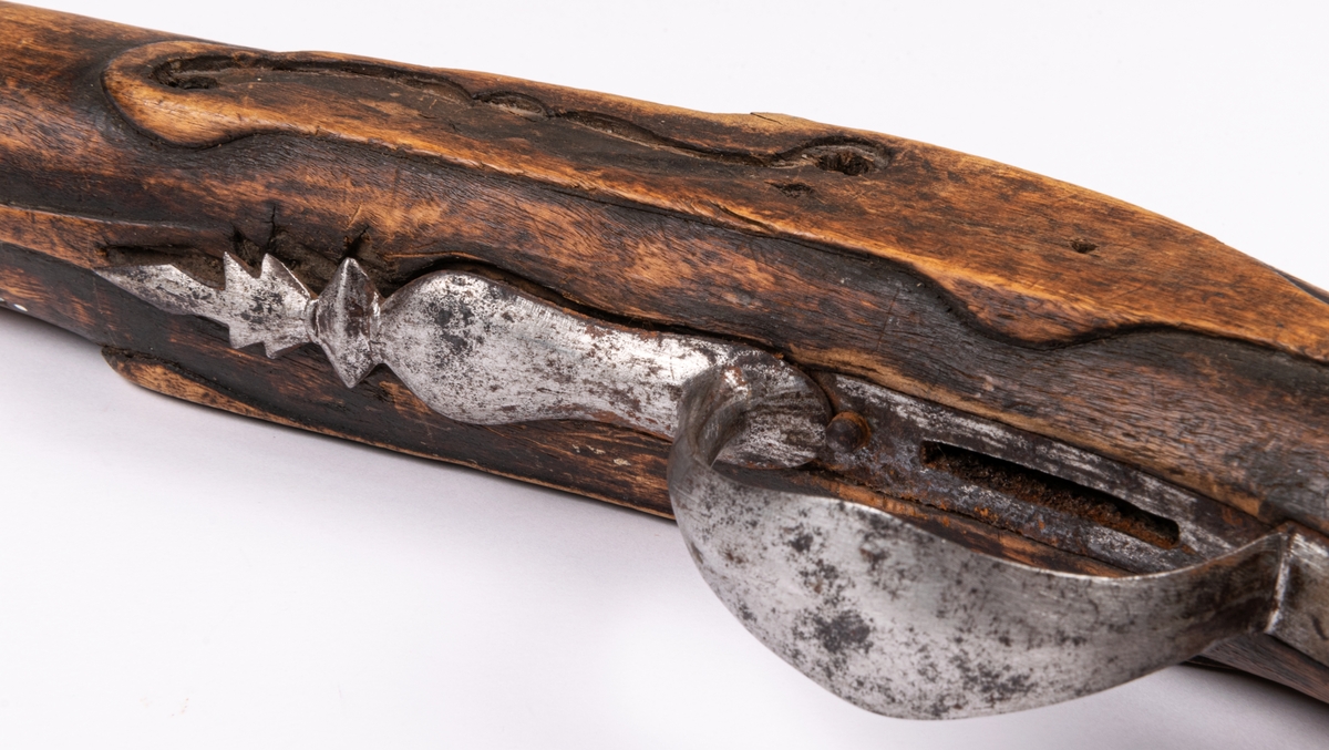 Ryttarpistol, defekt, låset saknas, pipan ålderdomlig.