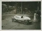 Manx Motor Road Races 1922. Frank Charles Clement i en Bentley vid Governor's Bridge.
Fotografi från John Neréns motorhistoriska samling.