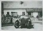 Biltävling, Frankrike.
Fotografi från John Neréns motorhistoriska samling.