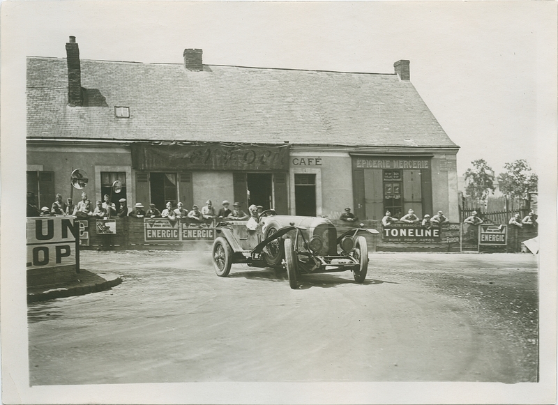 Franc Clement och John Duff deltog med Duffs Bentley 3 L i första Le Mans-loppet 1923. De vann tävlingen året därpå, 1924.