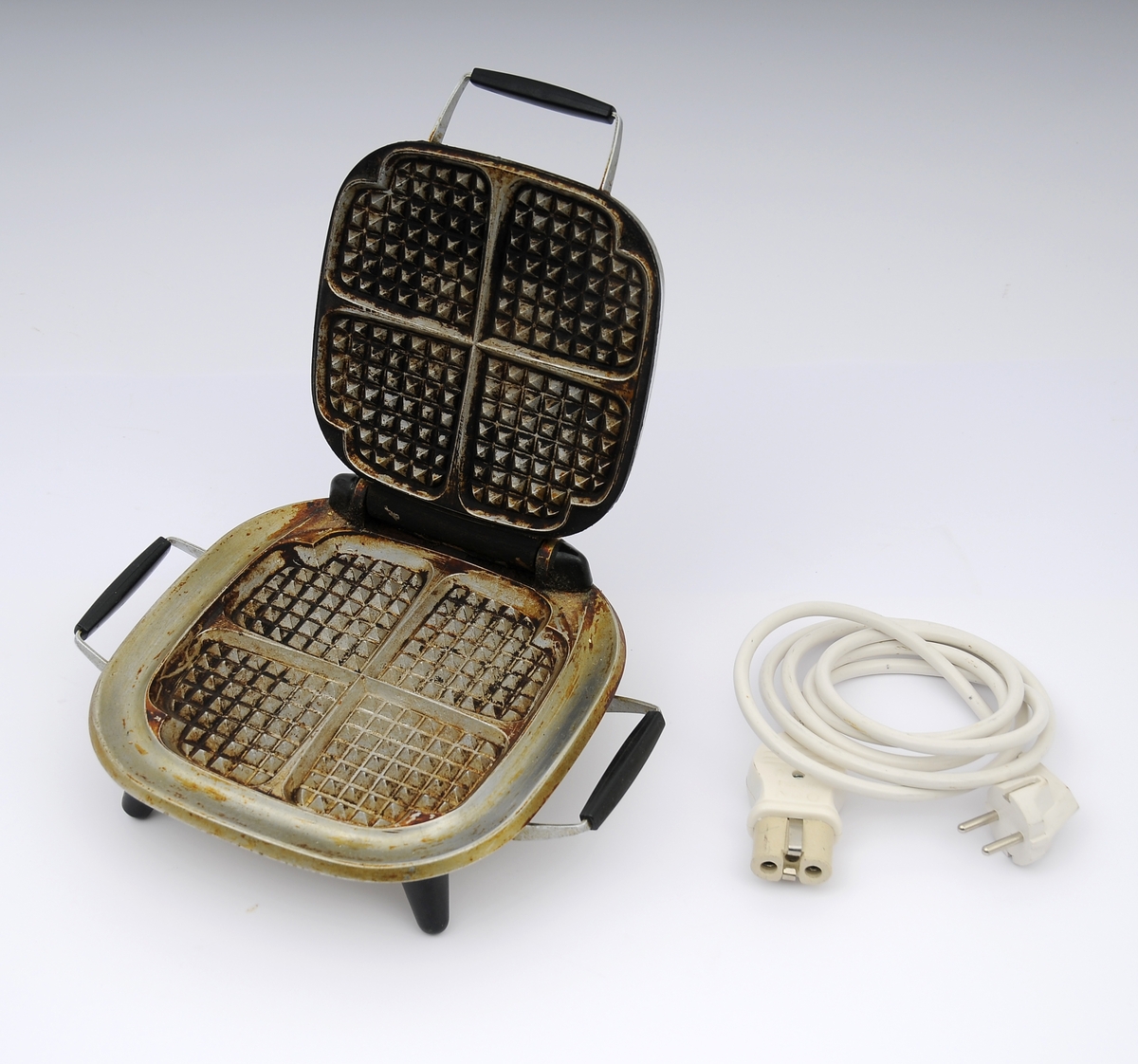 Elektrisk vaffeljern med  fire hjerter

