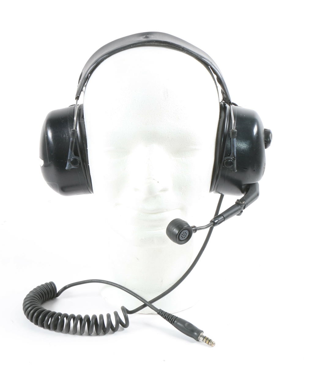 Headset sammen med flightsuit for loadmaster.