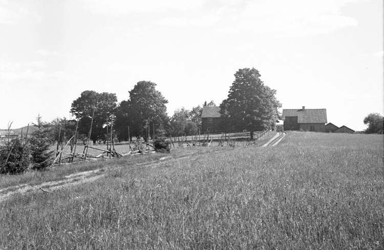 Text till bilden: "Dalslandstugan före flyttning".