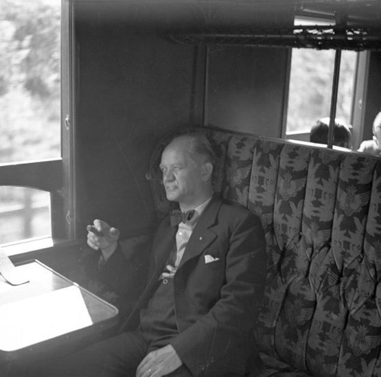 Text till bilden: "I järnvägsvagn".