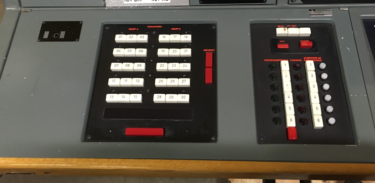 Manöverbord RRJAL 2 för radarjaktledare. Tillverkad av Standard Radio & Telefon AB.