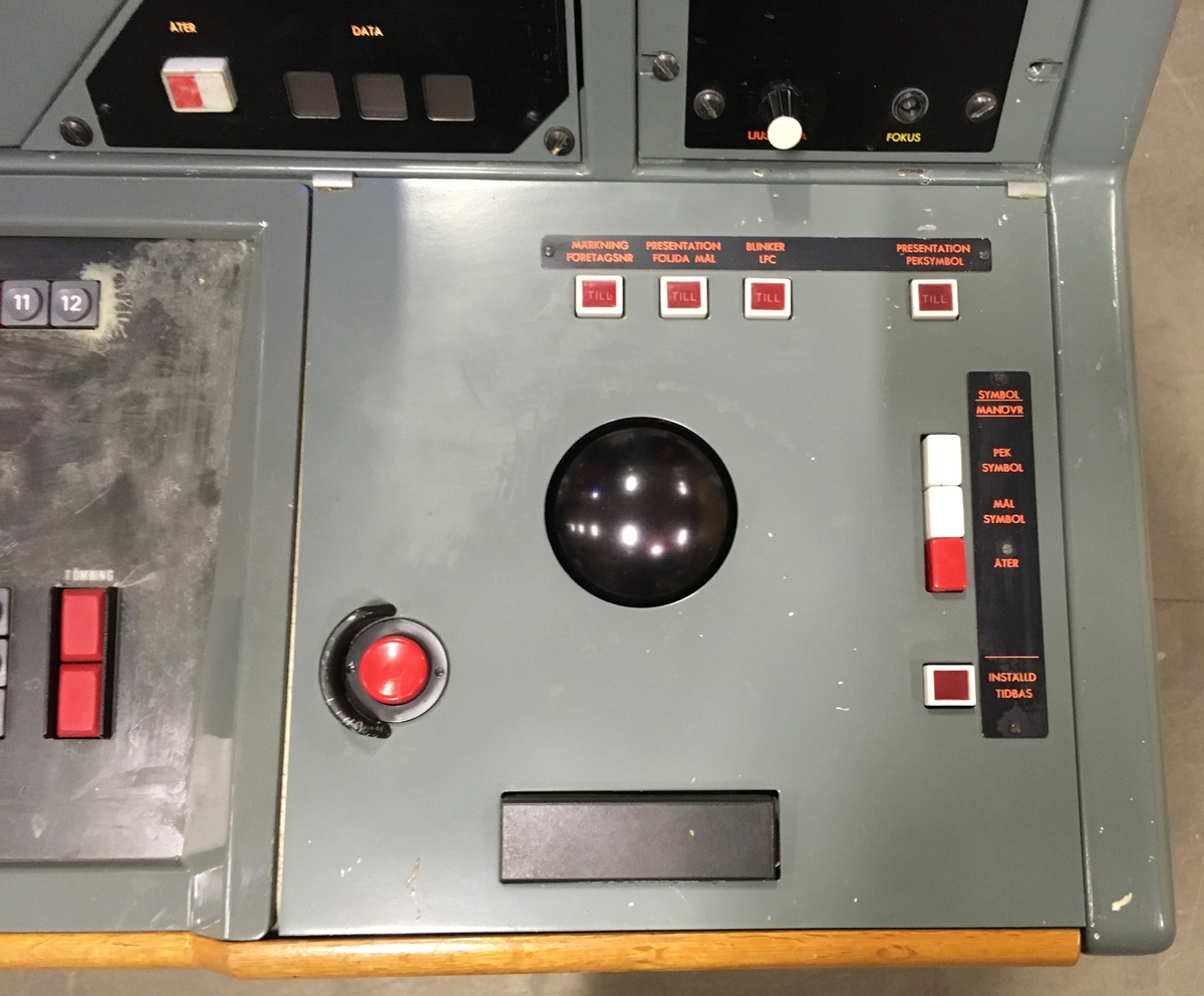 Manöverbord Målobs 2, för målobservatör. Tillverkad av Standard Radio & Telefon.