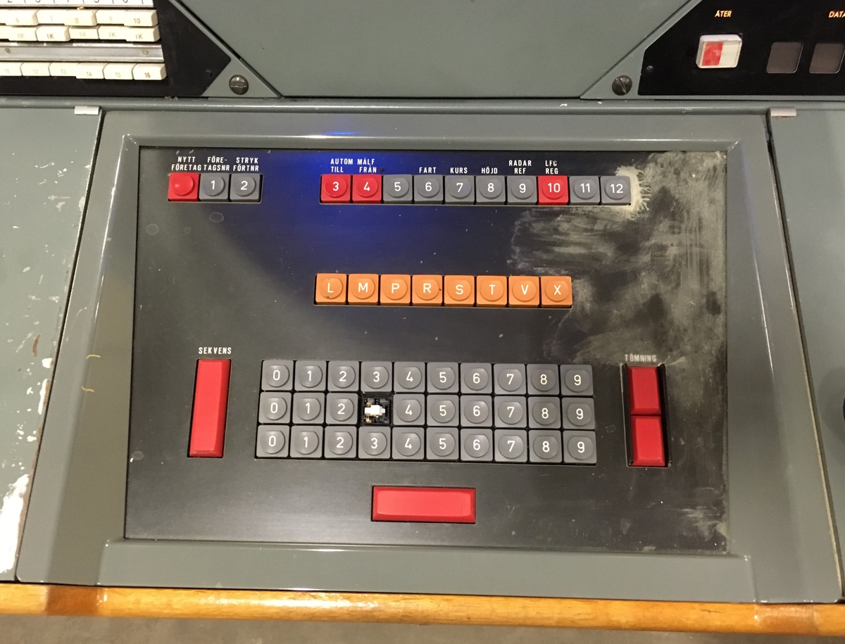 Manöverbord Målobs 2, för målobservatör. Tillverkad av Standard Radio & Telefon.