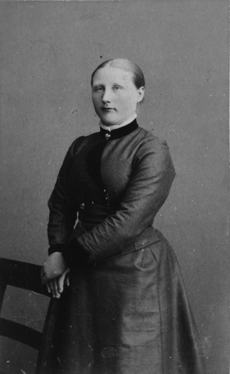 Atelierportrett av Berntine Petrine Iversen, Stangnes, f. 1875.Tranøy, Senja