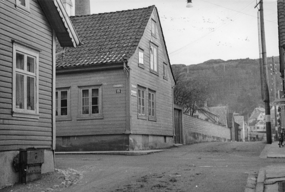 Bjorheims hus på hjørnet mellom Elvegaten og Bøckmans gate, januar 1944.