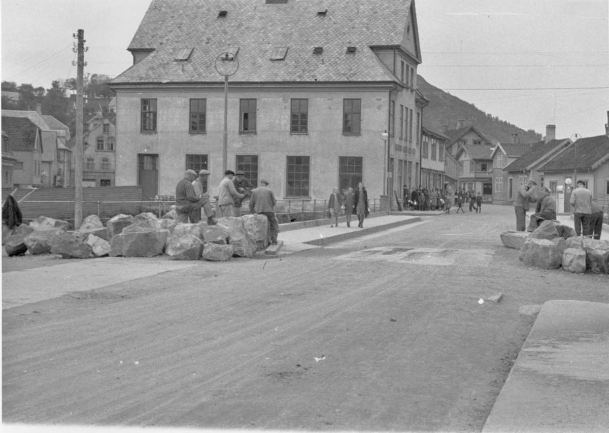 Vågen, Jernbanen og Havsøystrand. Egersund, 28. mai 1945.