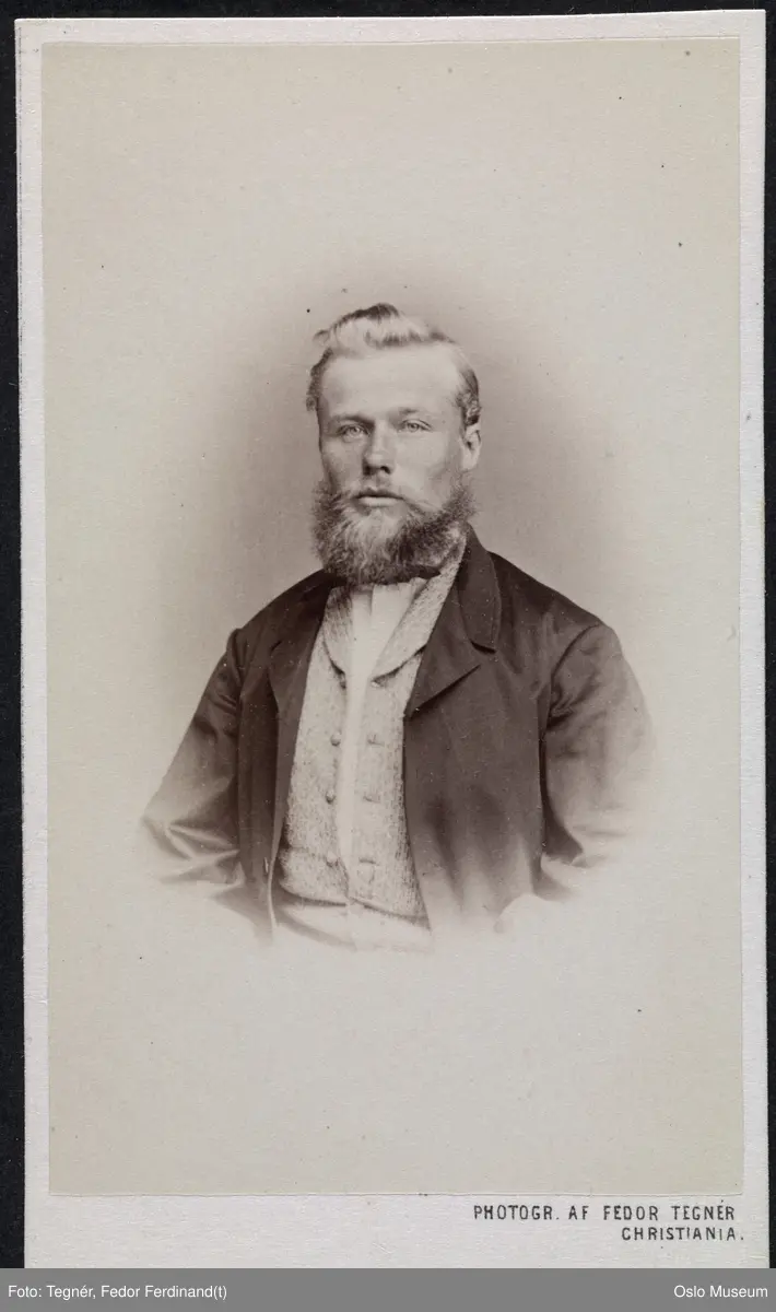 portrett, mann, vignettert halvfigur