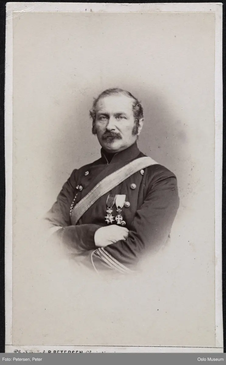 portrett, mann, kammerherre, vignettert brystbilde, uniform, ordener