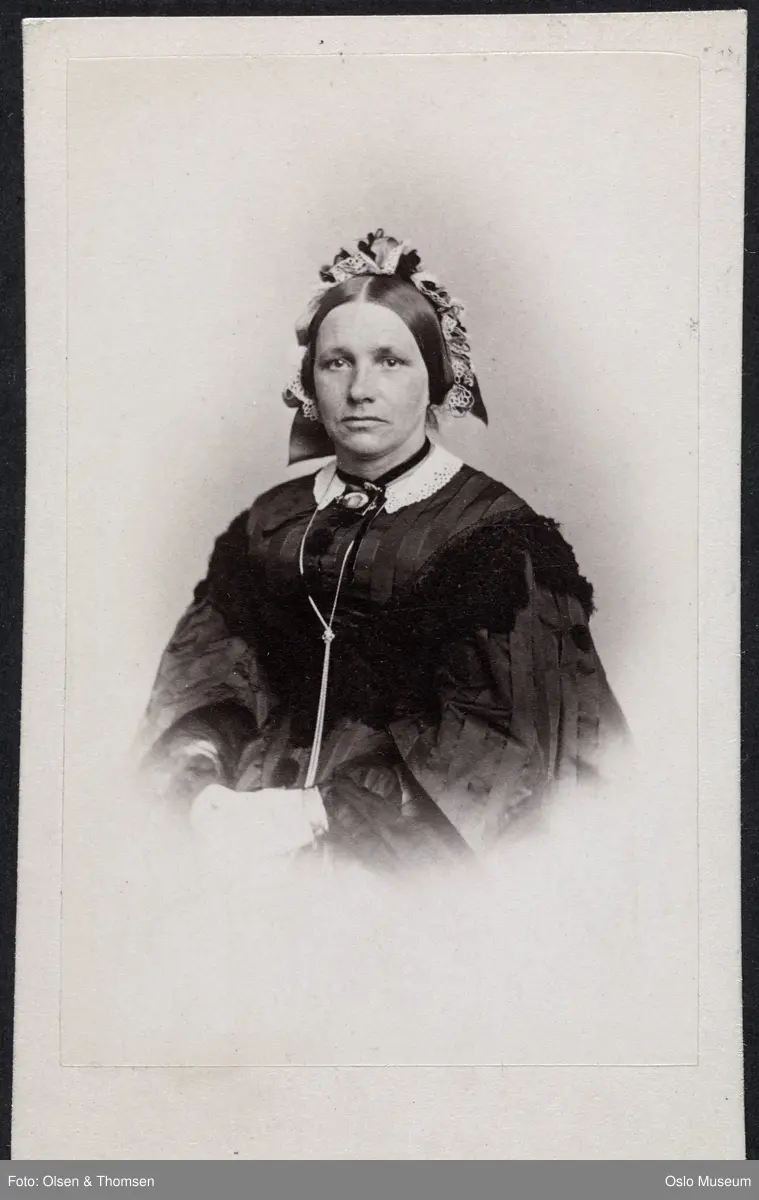 portrett, kvinne, vignettert brystbilde