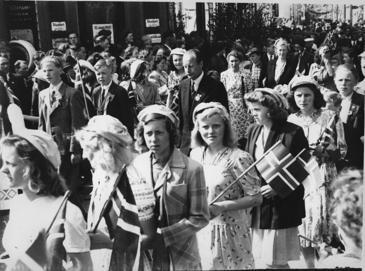 Middelskolen i barnetoget, 17. mai 1948.