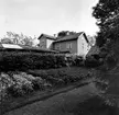 Repslagaregatan 28, trädgården. Från NM:s byggnadsinventering 1957.