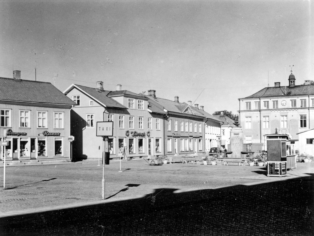 Stora torget mot Rådhuset. Från NM:s byggnadsinventering 1957.