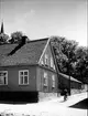 Storgatan 19. Den äldsta folkskolebyggnaden. Från NM:s byggnadsinventering 1957.