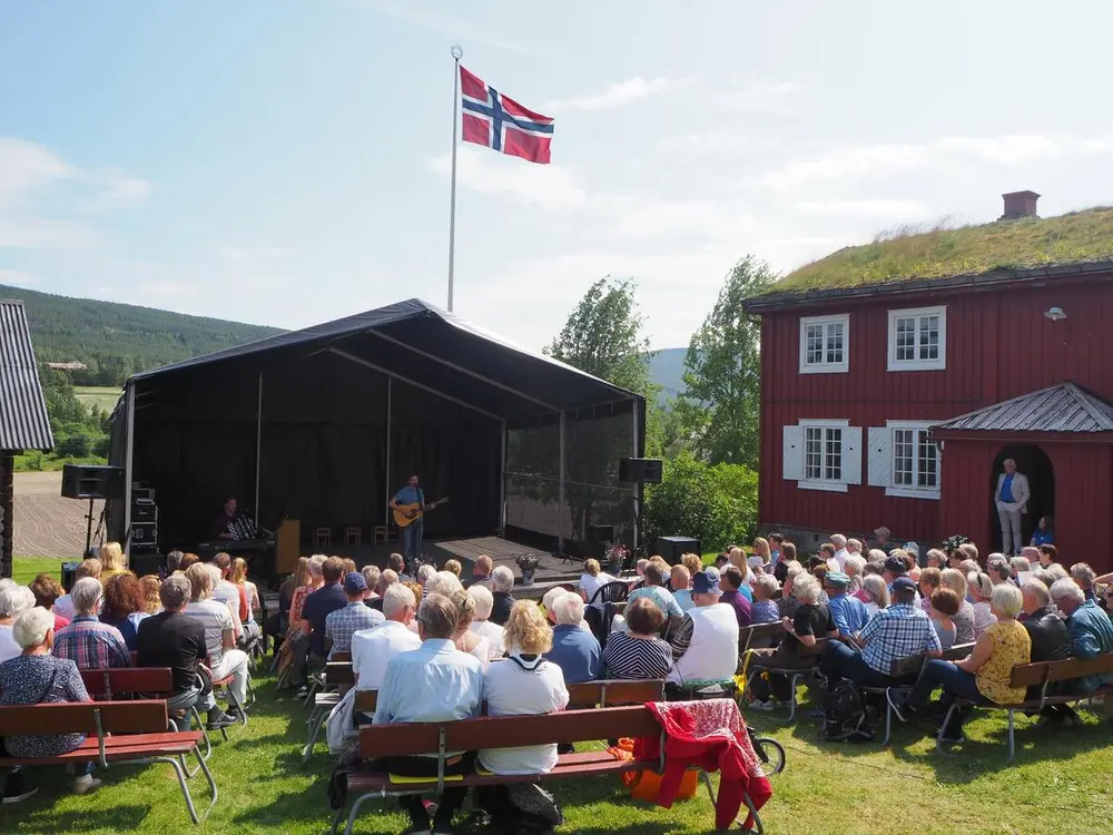 masse folk på bull-museet