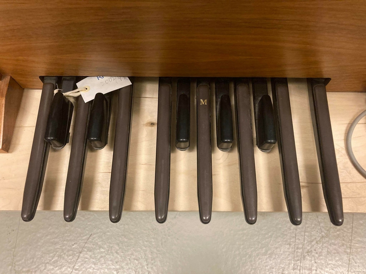 Elorgel med rytmeboks.

