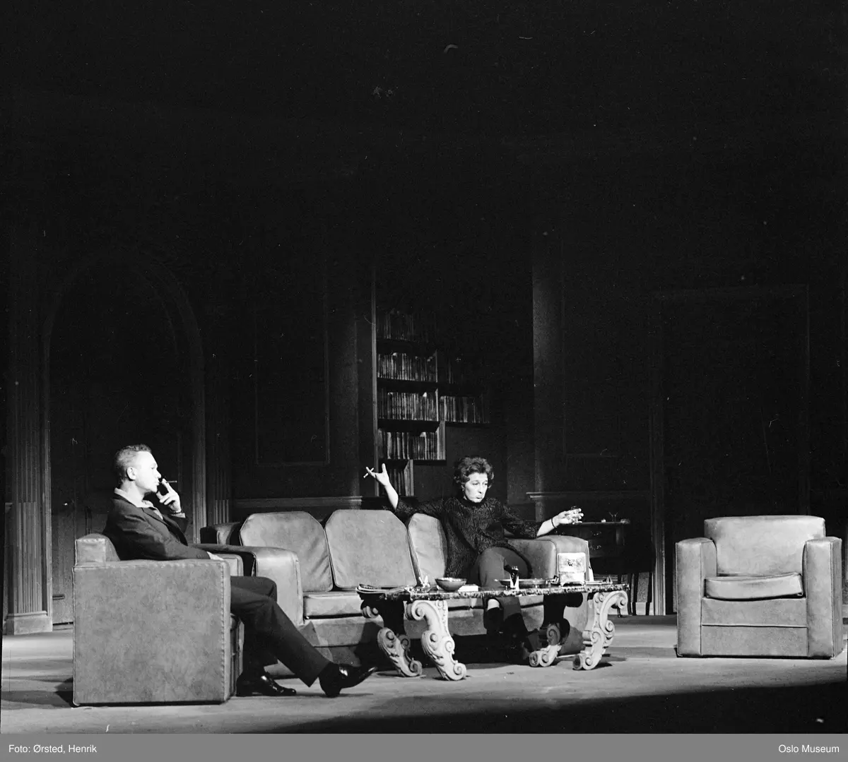 Nationaltheatret, sceneprøve, "Balansegang" av Edward Albee, skuespillere, sigarettrøyking
