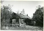 Västerås-Barkarö sn, Västerås kn, Ridön.
Torpstuga, 1949.