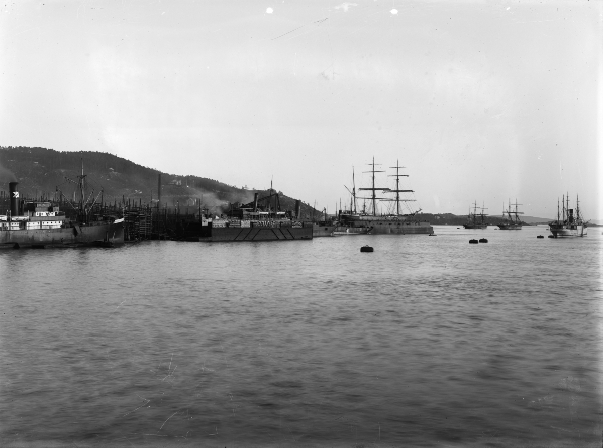 Nylands verksted i havna ved Bjørvika.