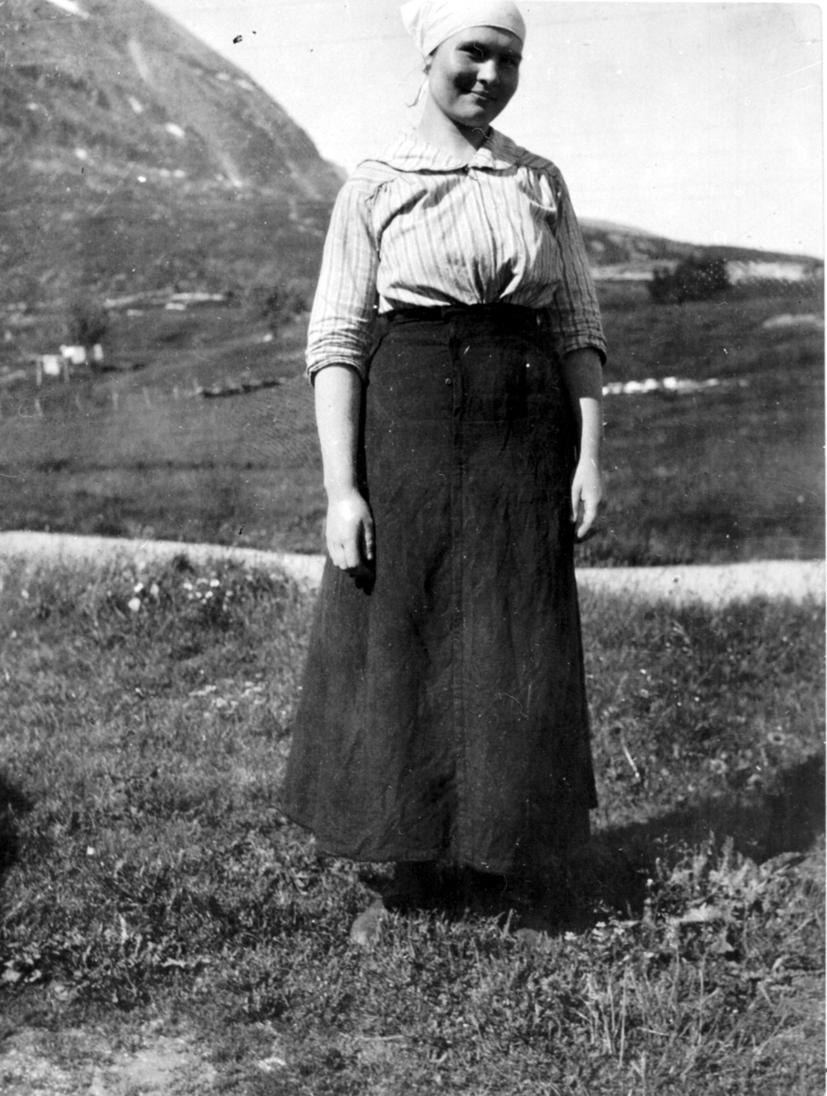 Ester Lekang, Rødsand i Senja. 1925.