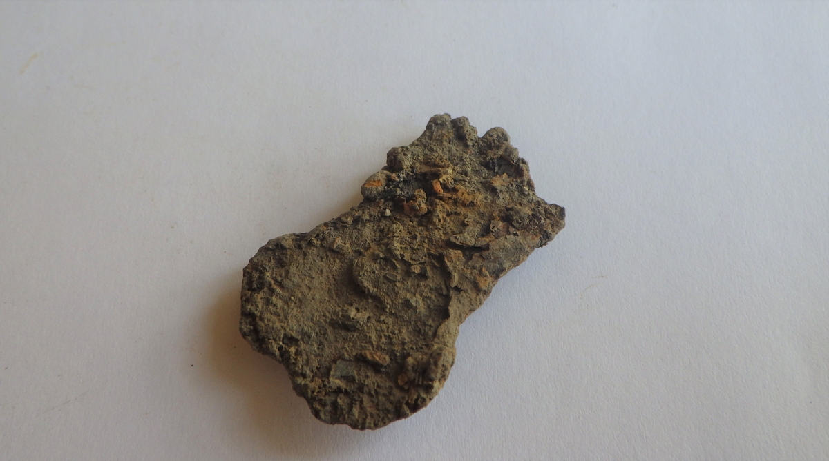 MÅL: L. 3, 7 CM B. 2, 5 CM