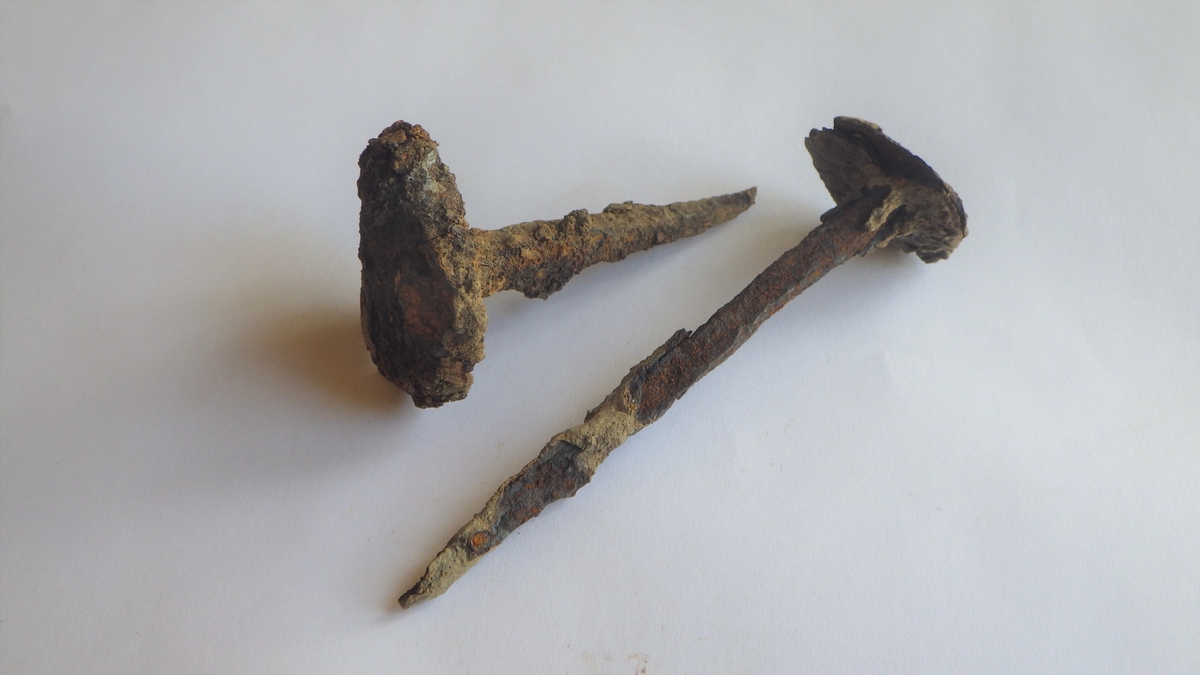 MÅL: A:HODE. DIA. CA. 4CM, B:HODE. DIA. CA. 2CM