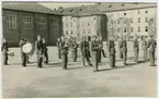 I4s musikkår under övning på kaserngården 1950-tal.